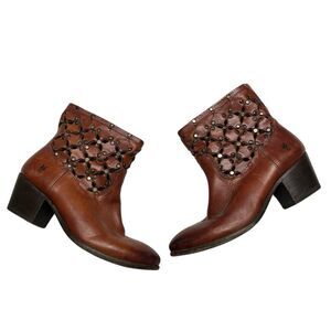 Frye Vintage Western Courtney Bootie Cut Out Leather Studded Women's Size 7.5 B